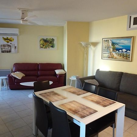 Appartement 6 Personnes Face A La Mer Cagnes-sur-Mer Buitenkant foto